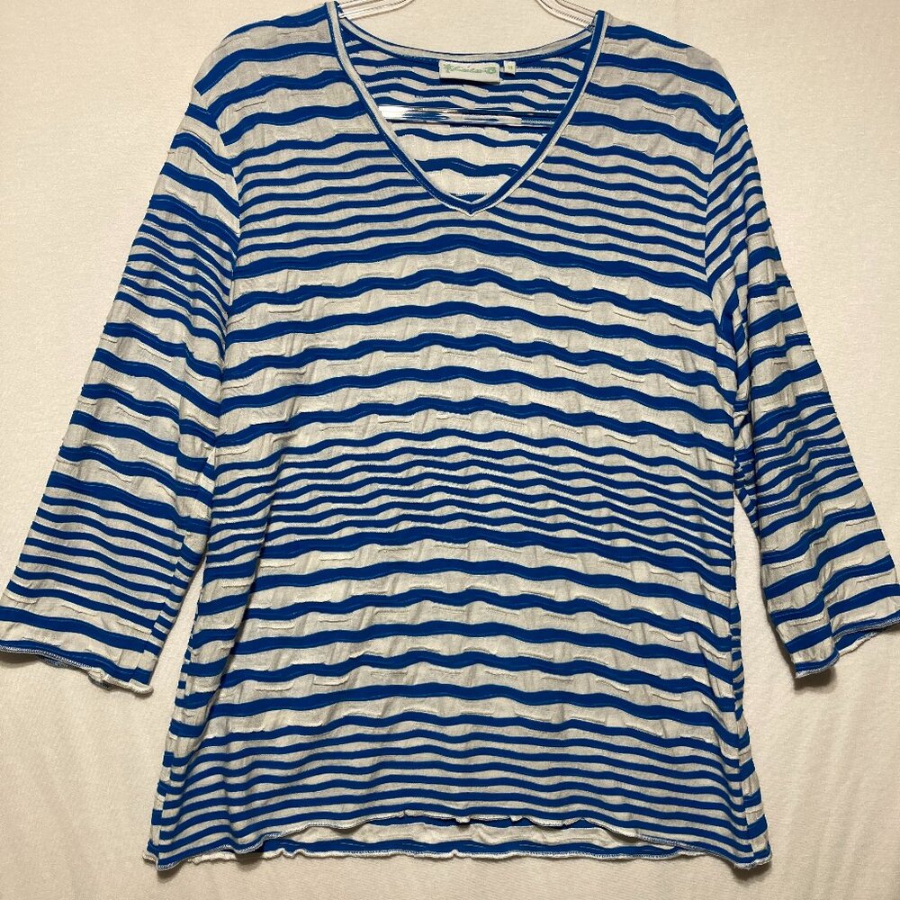 Lulu-B Top size Medium Blue White Striped V Neck Textured Knit Stretch Coastal